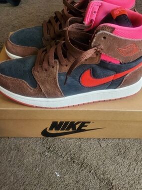 Nike Mid-Top Jordan 1 Sneakers in Brown, Charcoal & Pink